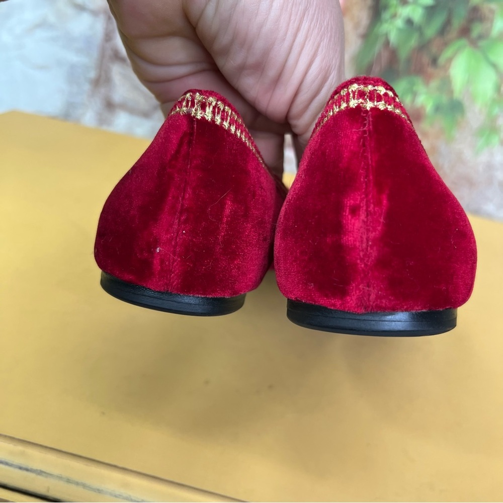 ABS ALLEN SCHWARTZ Quiet Luxury Red/Burgundy Embroidered Gold Velvet Flats, 8 - Picture 9 of 14